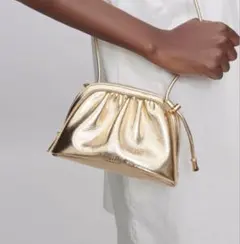 A.P.C アーペーセー　NINON mini ショルダーバッグ　ゴールドのサムネイル