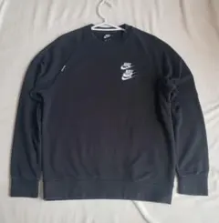 ナイキ 3連スウッシュロゴ 刺繍 人気のブラック　ワールドツアー トレーナーМ