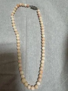 ネックレス 白、オレンジ系　珊瑚