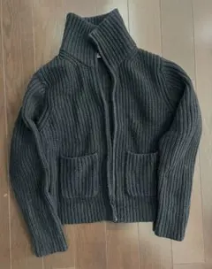 UNIQLO ダークグレー ジップアップセーター