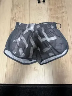 adidas ランニングパンツ　限定品