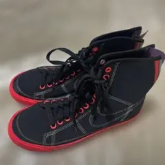 Nike ブラック/レッド ハイカットスニーカー