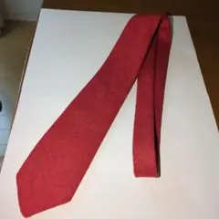 【お値下げ❗️】赤い無地ネクタイ　秋冬用　ウール風　長さ136cm　保管品