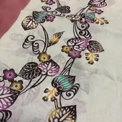 琉球紅型　花と葉の模様の布地 はぎれ