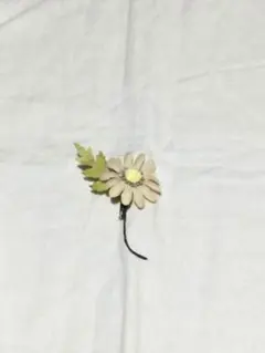 布花 マーガレットのブローチ ハンドメイド コサージュ