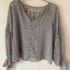 小花柄 長袖 ブラウス Vネック シフォン素材のサムネイル