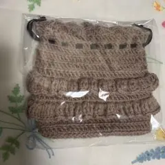 フリル付きベージュポーチ　ハンドメイド
