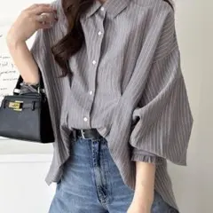 【ほぼ未使用】タックシアー長袖ストライプシャツのサムネイル