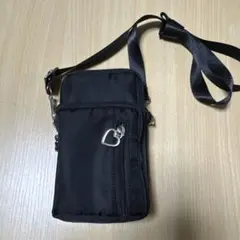 ハートチャーム付き スマホショルダーバッグ ブラック