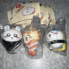 ちいかわ寿司　フィギュアキーホルダー ハチワレ モモンガ シーサー