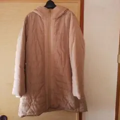 フード付きベージュキルティングジャケット