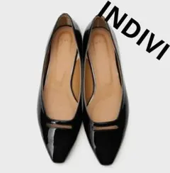 新品タグ付き（INDIVI）エナメルフラットパンプス／インディヴィ合皮22.5㎝のサムネイル