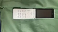 DOCOMO DIGNO KY-42C 折りたたみ式携帯電話 ホワイト
