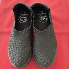 黒 編み込みデザイン スニーカー GOMU GOMU