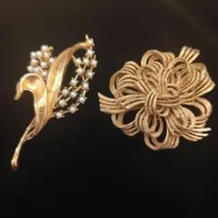 エレガントな花のブローチ