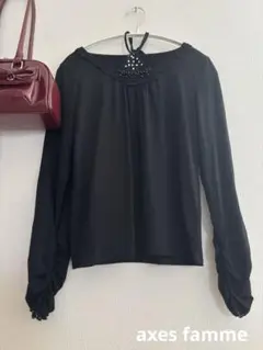 アクシーズファム　首元レースビューズ付きトップスM 黒　インナー