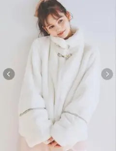 dazzlin ミドルビット フェイクファーコート ホワイトのサムネイル