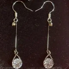シルバー925 ロングドロップ型クリスタルピアス