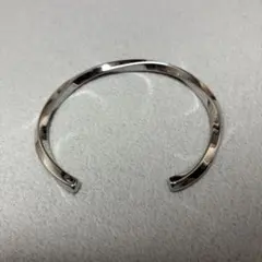 ツイストバングル