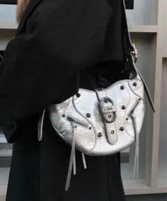 【限定セール】JWPEI Tessa メタリック プリーツ ショルダー バッグのサムネイル