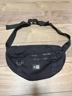 【美品】NEW ERA ニューエラ ボディバッグ ブラックのサムネイル