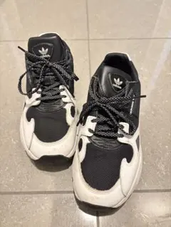 adidas FALCON スニーカー ブラック ホワイトのサムネイル