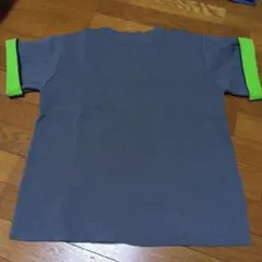 グレーと緑の半袖ニットTシャツ