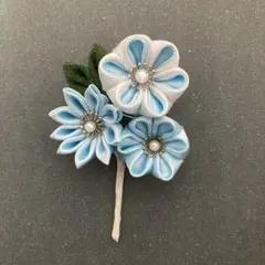 つまみ細工　コサージュ　ブローチ　水色
