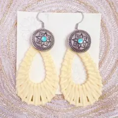 【ピアス/イヤリング】ラタンピアス　ウエスタン風ボタン リゾート