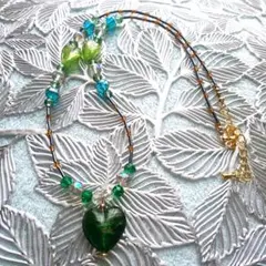 現品限り ラメ入り緑色ハートのペンダントネックレス