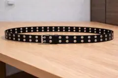 スタッズ付き黒穴あきベルト