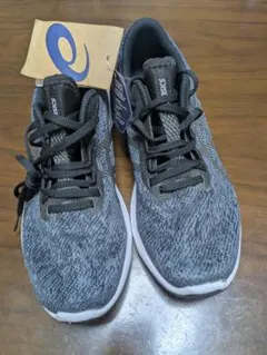 25.5㎝　新品　ASICSスニーカー　箱なし　グレー＆シルバー
