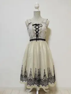 Excellent condition axes femme embroidered dress, Mori Girl style, classical.
