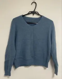 titivate Vネックアンゴラウール混　ブルーニット