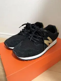 ニューバランススニーカーWL520GDB ブラック黒ゴールド24センチ