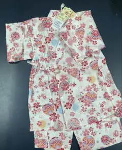 新品未使用タグ付き　女の子 甚平　まり　桜　花柄120 くろわっさんすべべ