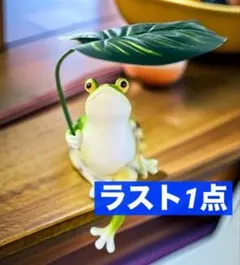 ワインを飲むカエルの置物 - メルカリ