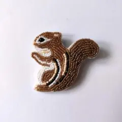 ハンドメイド　リスのビーズブローチ
