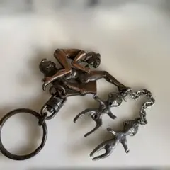 【動くキーホルダー】ユニークな金属製アートキーリングのサムネイル