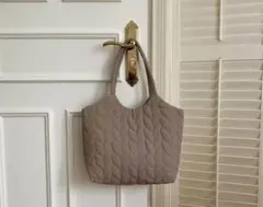 新品　ベージュ キルティングトートバッグ
