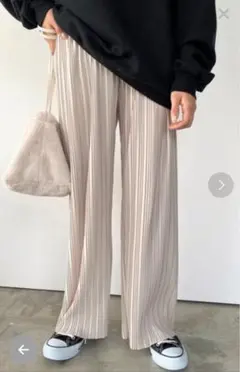 未使用 moment+ ランダムプリーツワイドパンツ グレイッシュベージュ M