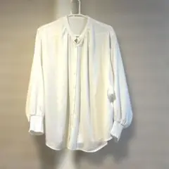 袖口ギャザー　長袖ブラウス　ホワイト
