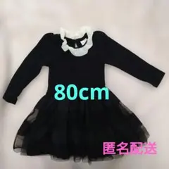 黒と白のフリル付きワンピース