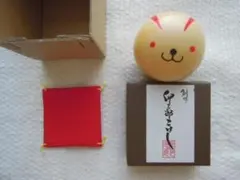 美品】卯三郎こけし しあわせ こけし ペア（緑・赤）台座、立札付き
