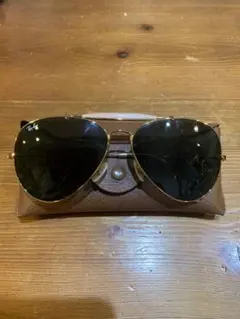 Ray-Ban アビエーター形サングラス ゴールド/ブラック