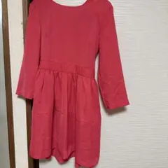 赤いジッパーワンピース