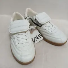 【新品タグ付き】ZARA マキシシュータン スニーカー ホワイト 24.0のサムネイル