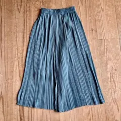 ユニクロ　プリーツワイドパンツ　Ｓ