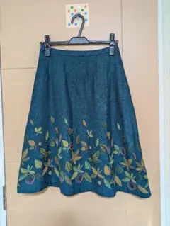 Jocomomola ホコモモラ タック入り　刺繍　毛100% スカート