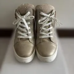 インヒールスニーカー